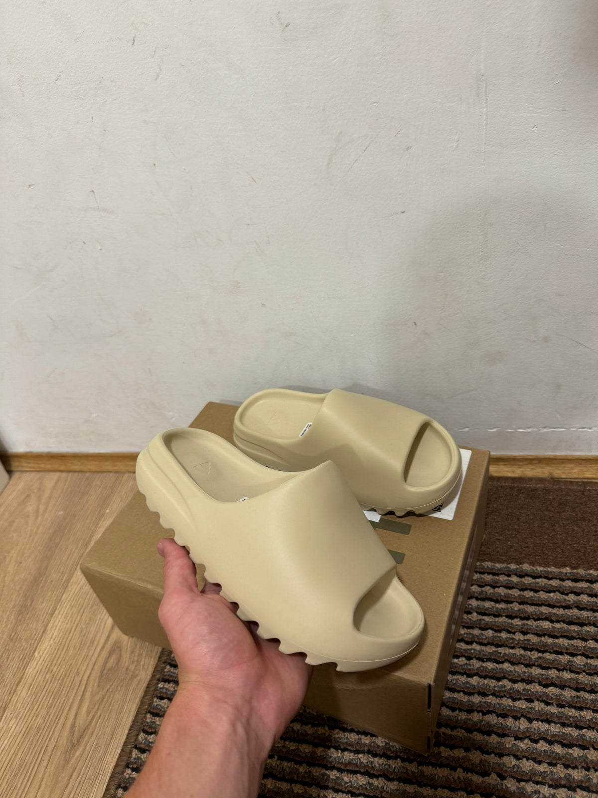 Yeezy Slide Bone Broj 39,42(Odmah dostupno)