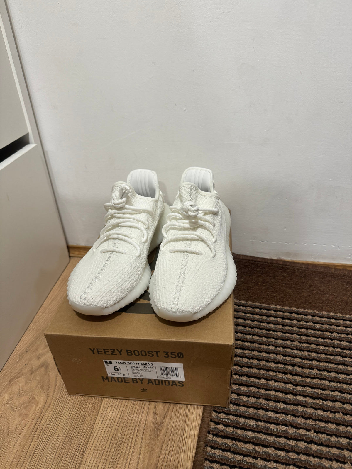 Yeezy350 Cream Broj 39(Odmah dostupno)