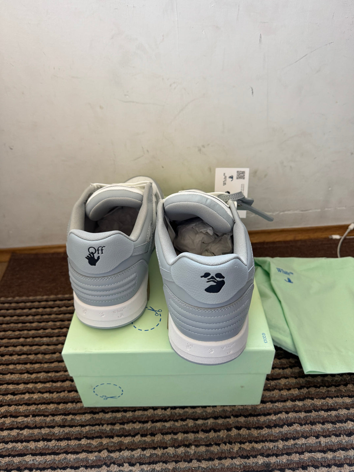 Off White Out of Office Broj 44(Odmah dostupno)