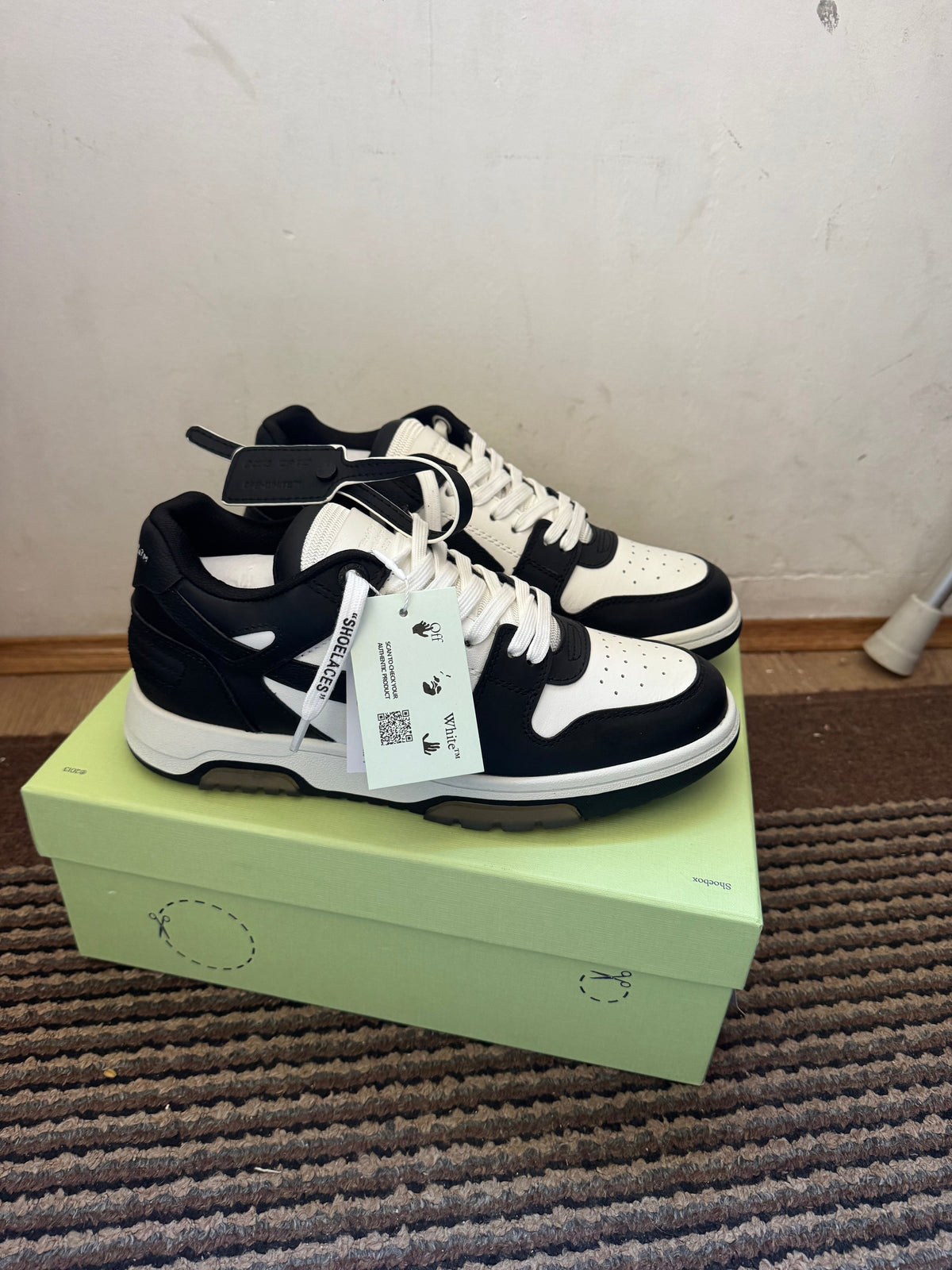 Off White Out of Office Broj 45(Odmah dostupno)