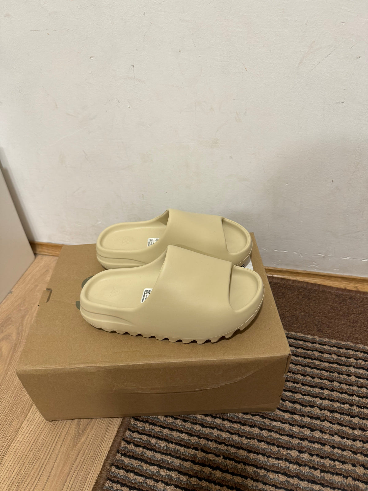 Yeezy Slide Bone Broj 39,42(Odmah dostupno)