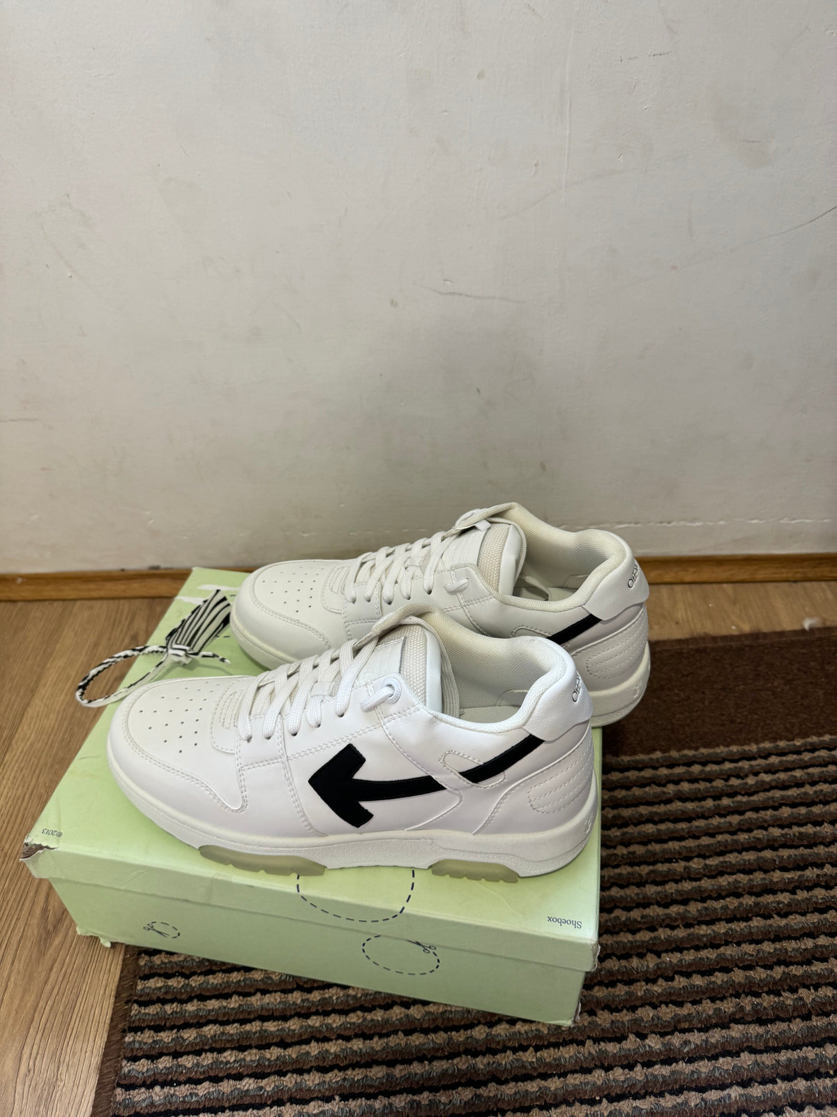 Off White Out of Office Broj 46(Odmah dostupno) NOSENE JEDANPUT!!! OŠTEĆENA KUTIJA!!!
