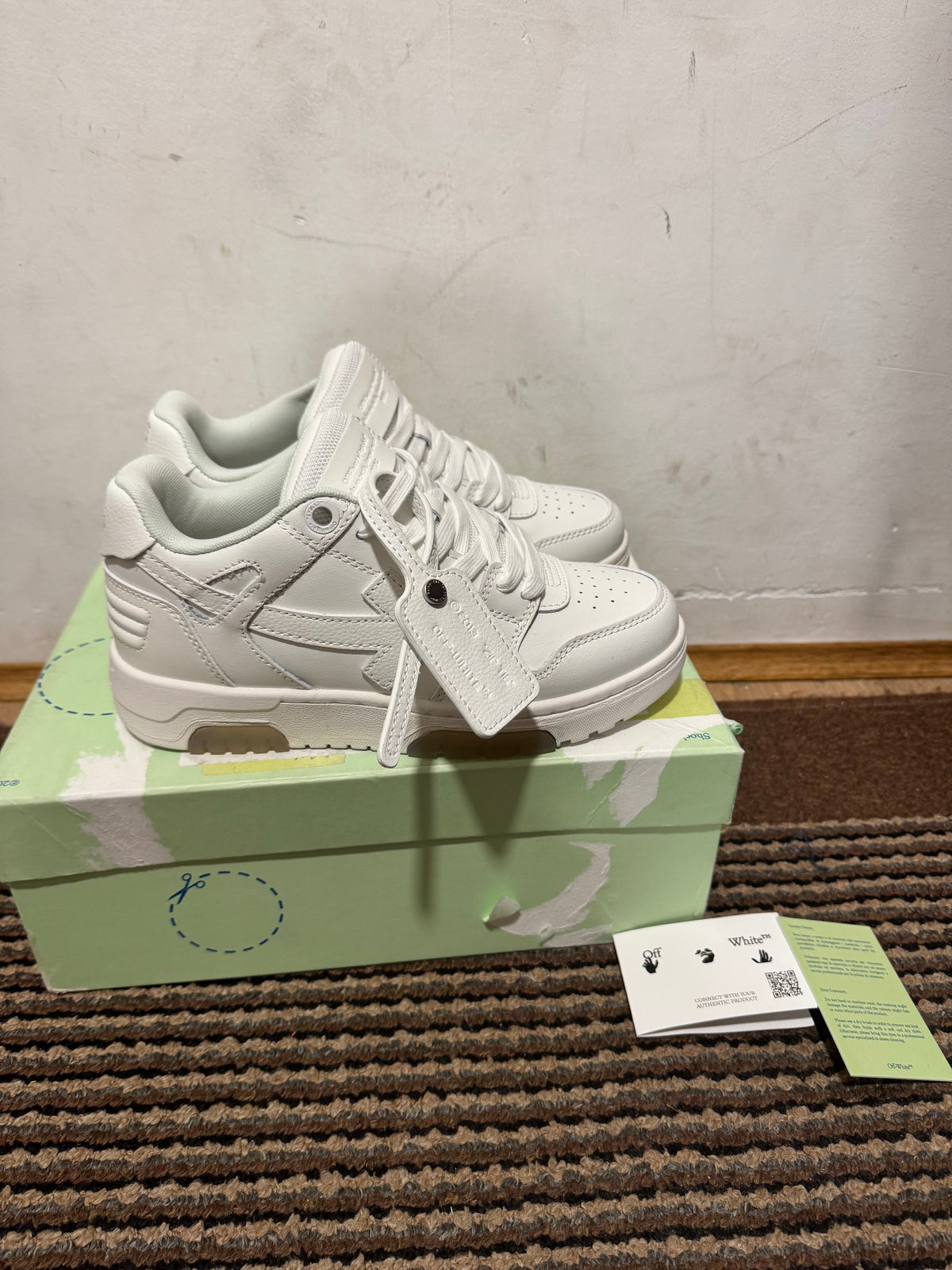 Off White Out of Office Broj 47(Odmah dostupno)