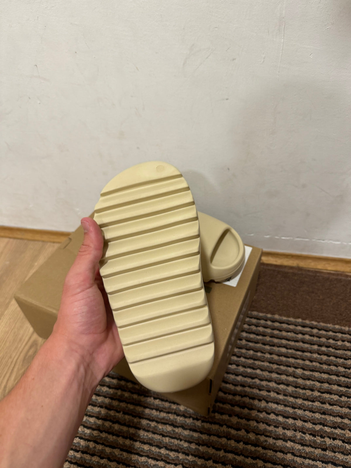 Yeezy Slide Bone Broj 39,42(Odmah dostupno)