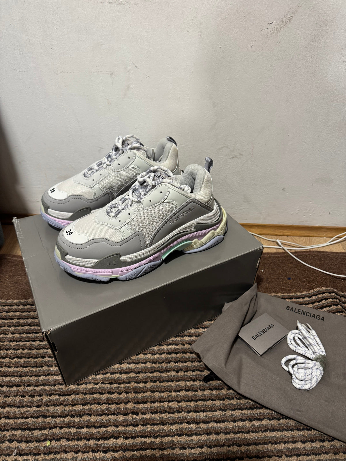 Balenciaga Triple S Broj 39(Odmah dostupno)