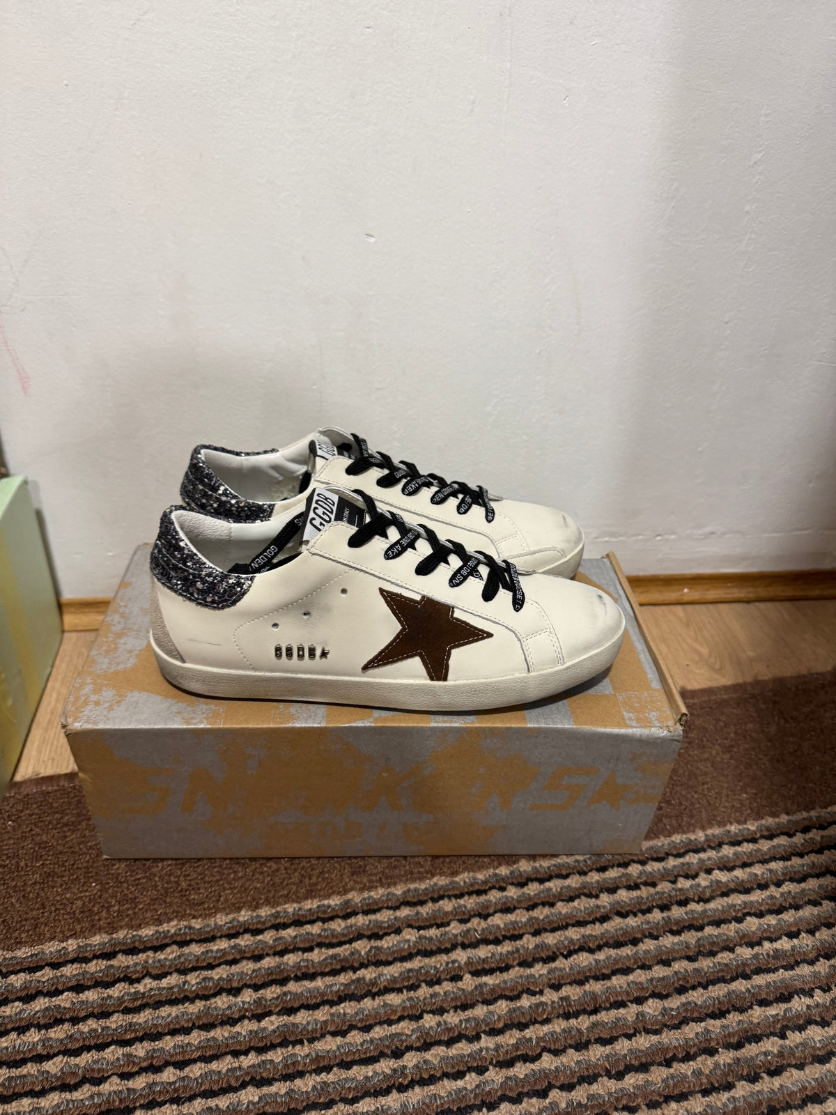 Golden Goose Broj 40(Odmah dostupno)