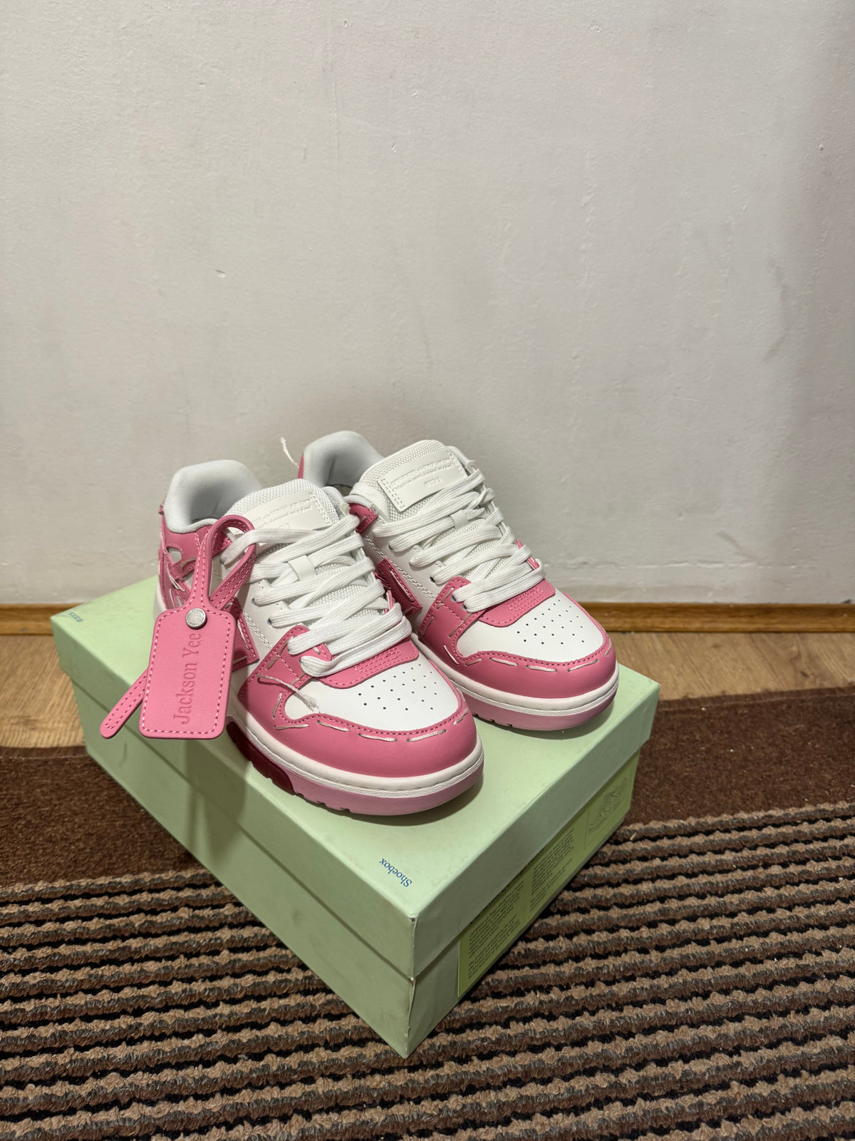 Off White Out of Office Broj 37(Odmah dostupno)