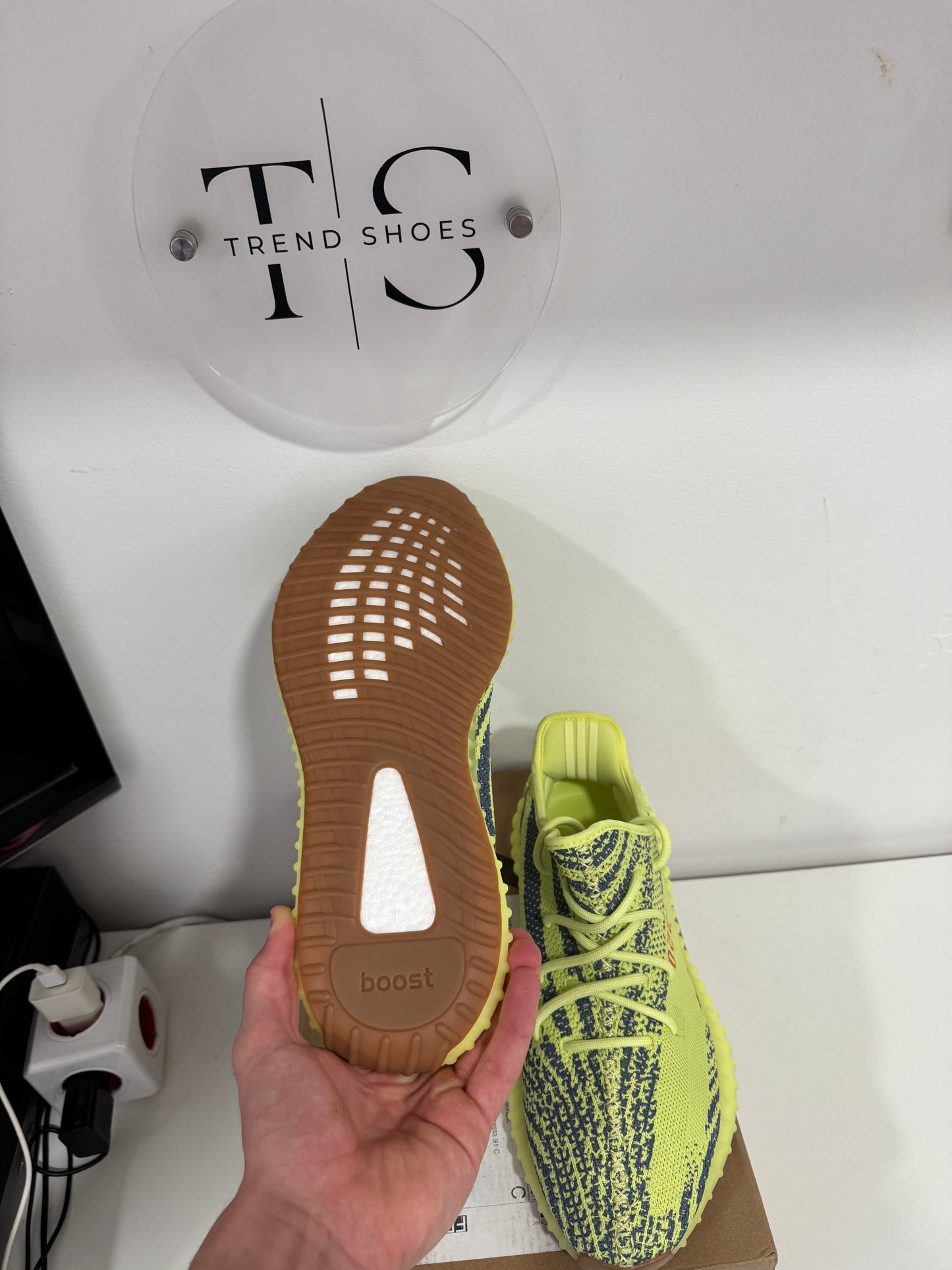 (Odmah Dostupno) Yeezy Semi Frozen Yellow Broj 44