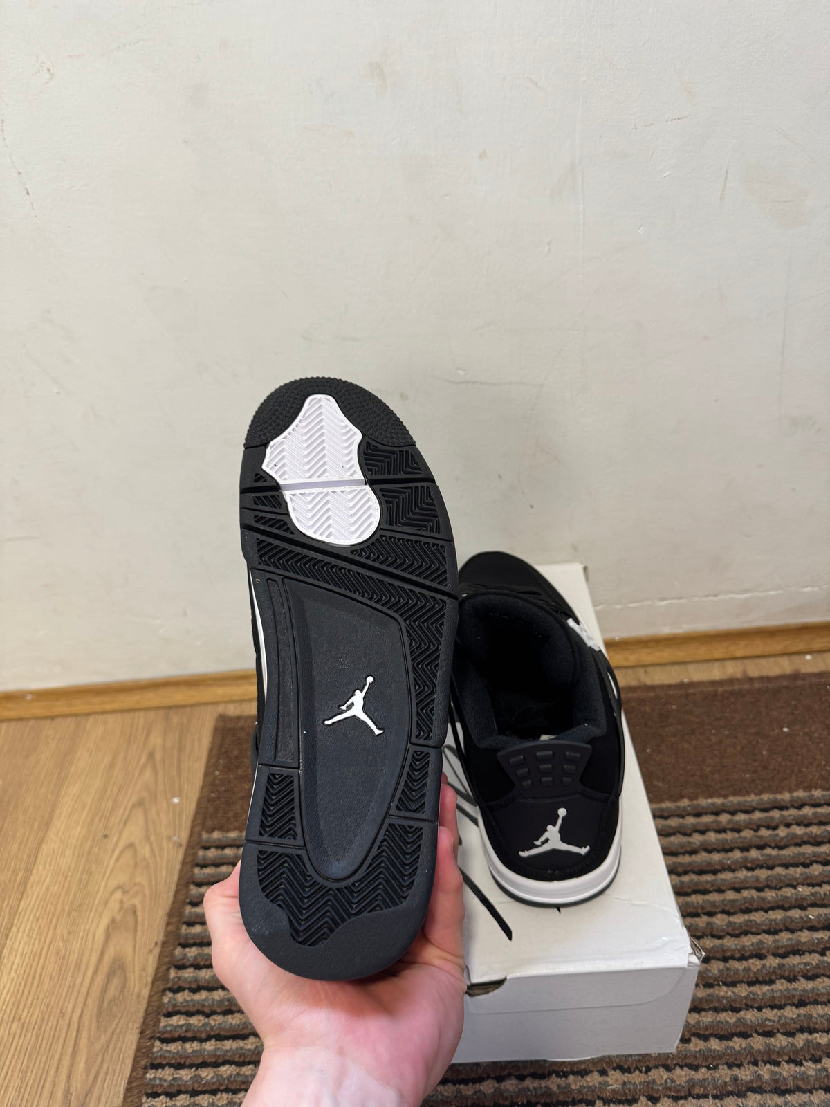 Jordan 4 White Thubder Broj 42(Odmah dostupno)