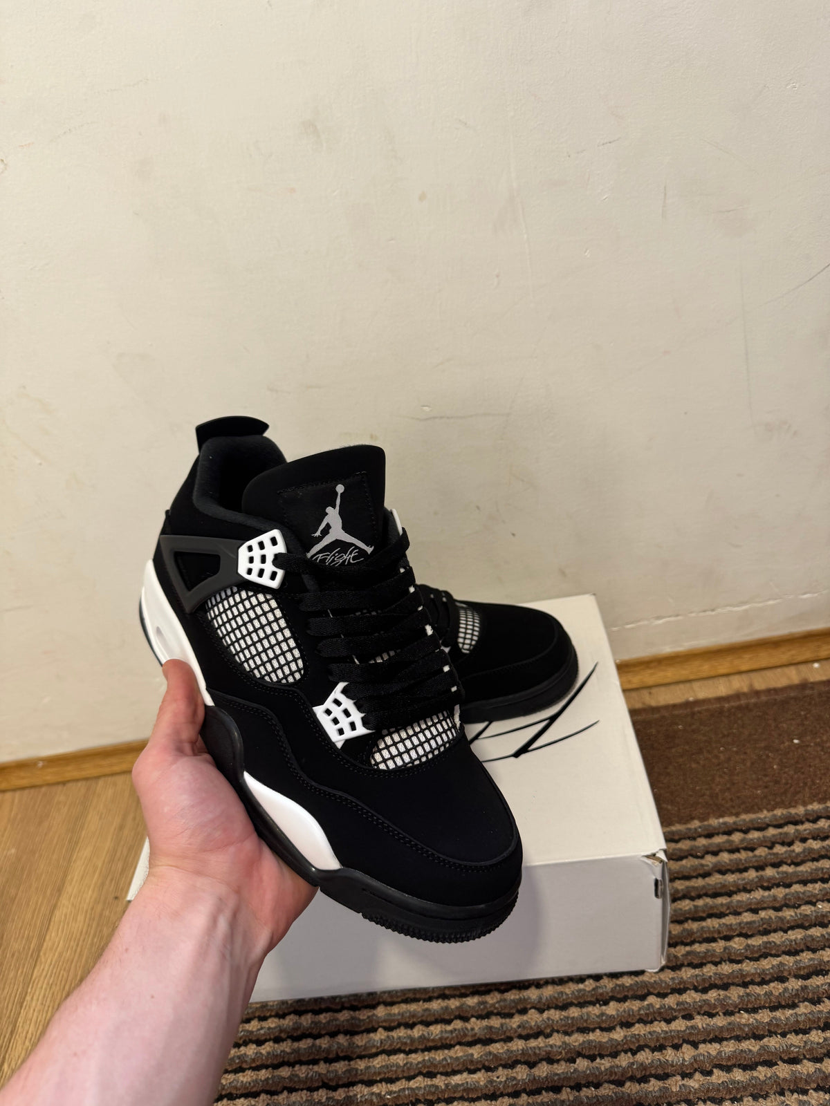 Jordan 4 White Thubder Broj 42(Odmah dostupno)