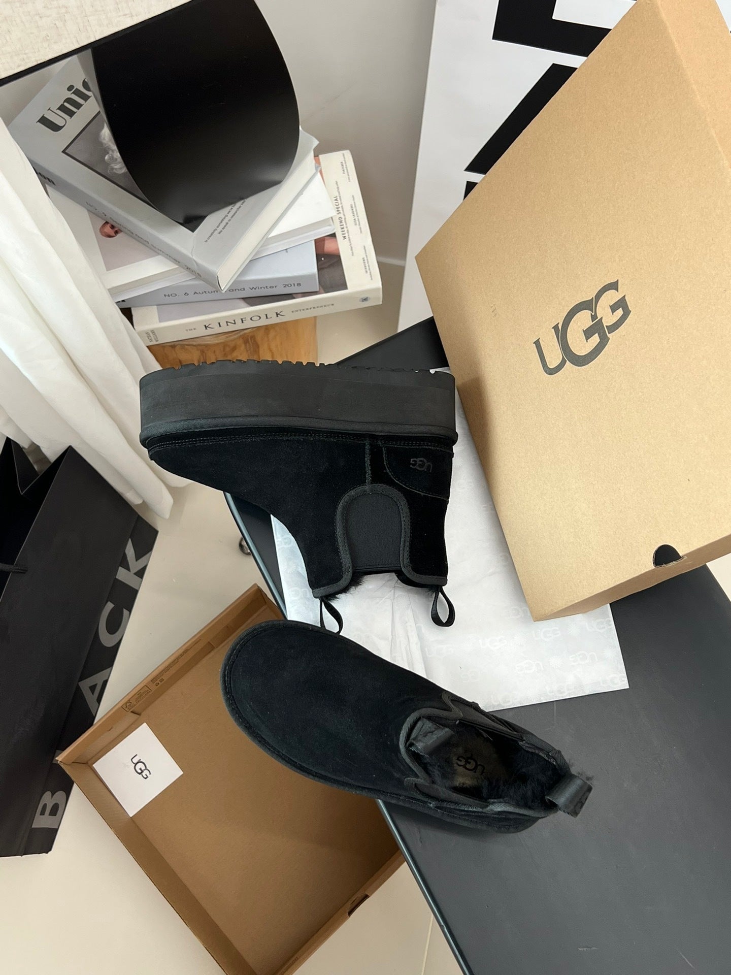 UGG