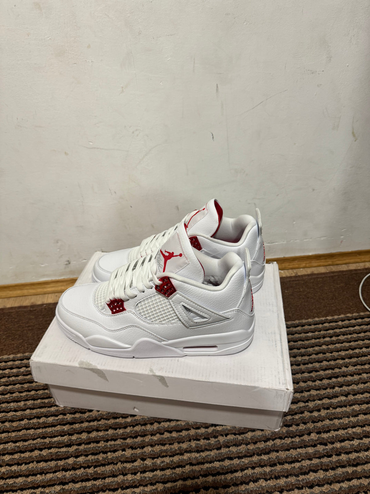 Jordan 4 Metalic Red Broj 42(Odmah dostupne)