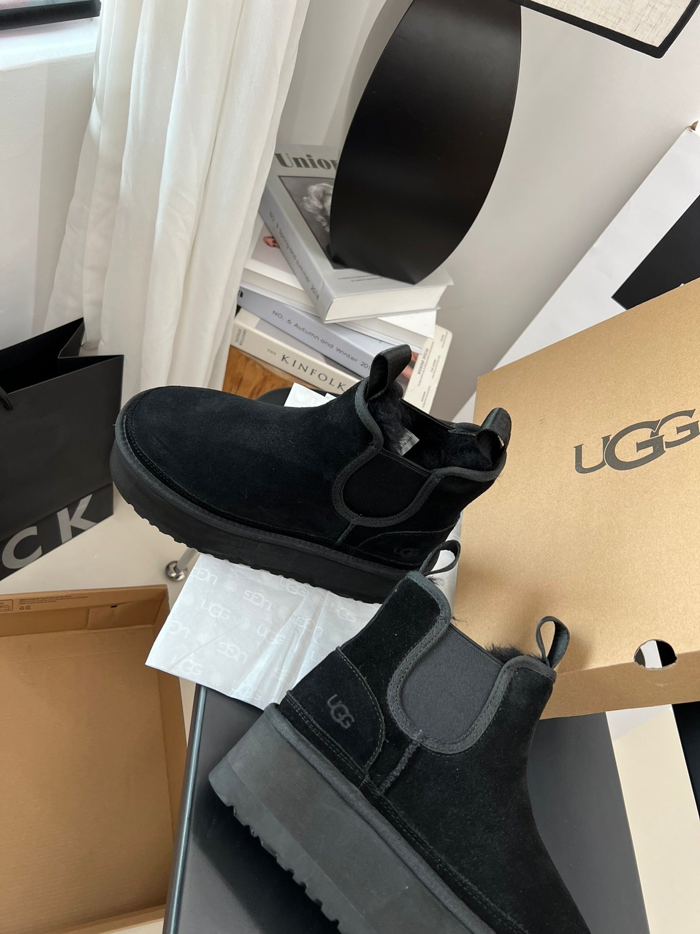 UGG