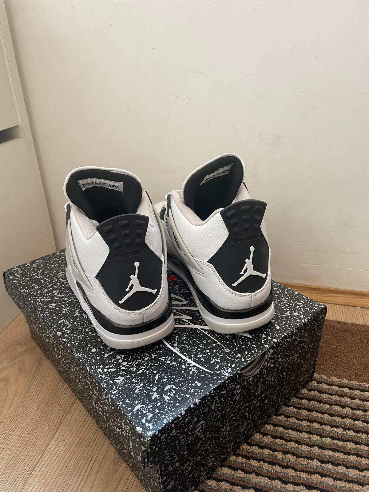 Jordan 4 Military black Broj 44(Odmah dostupno)