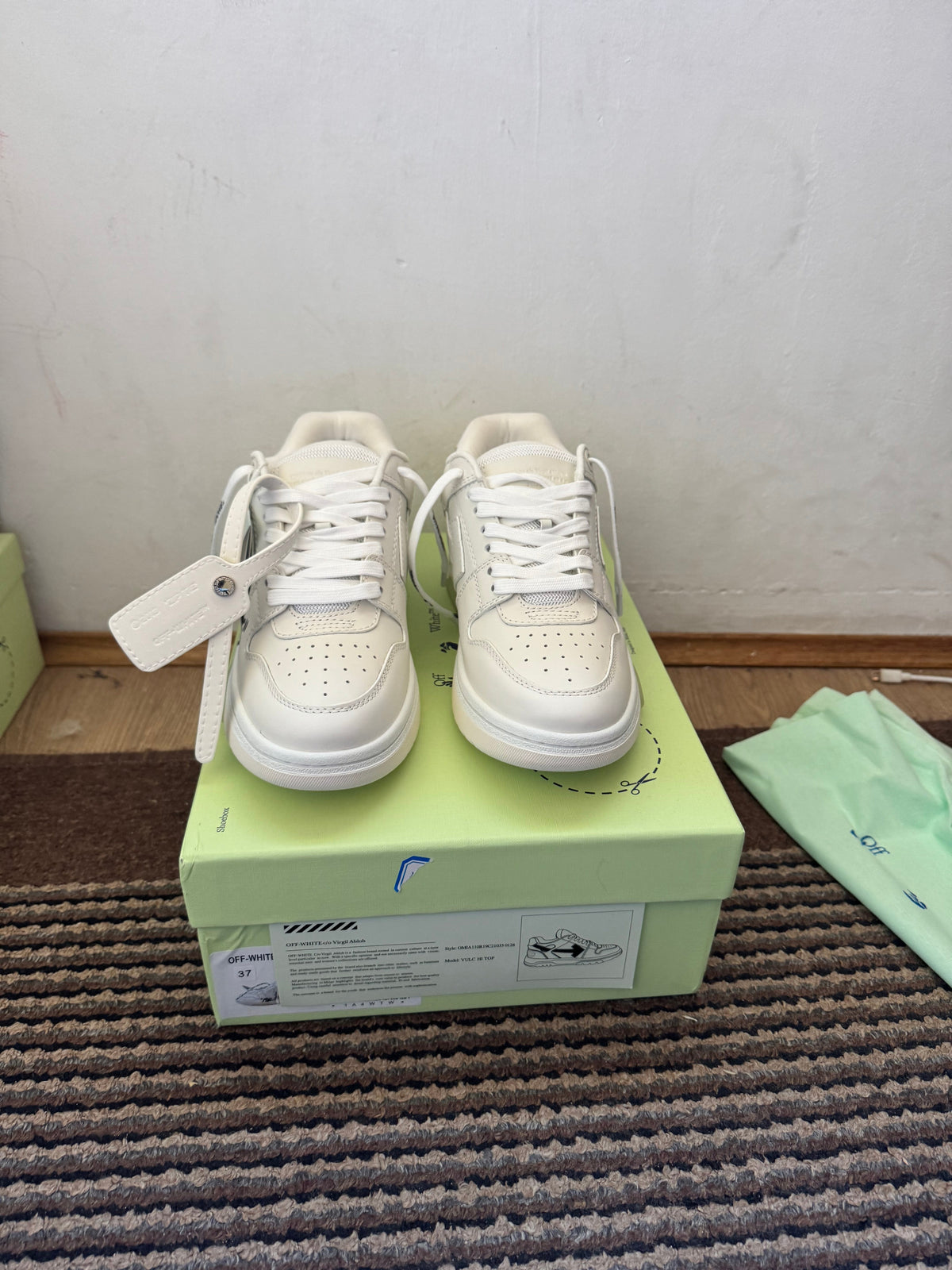 Off White Out of Office Broj 44(Odmah dostupno)