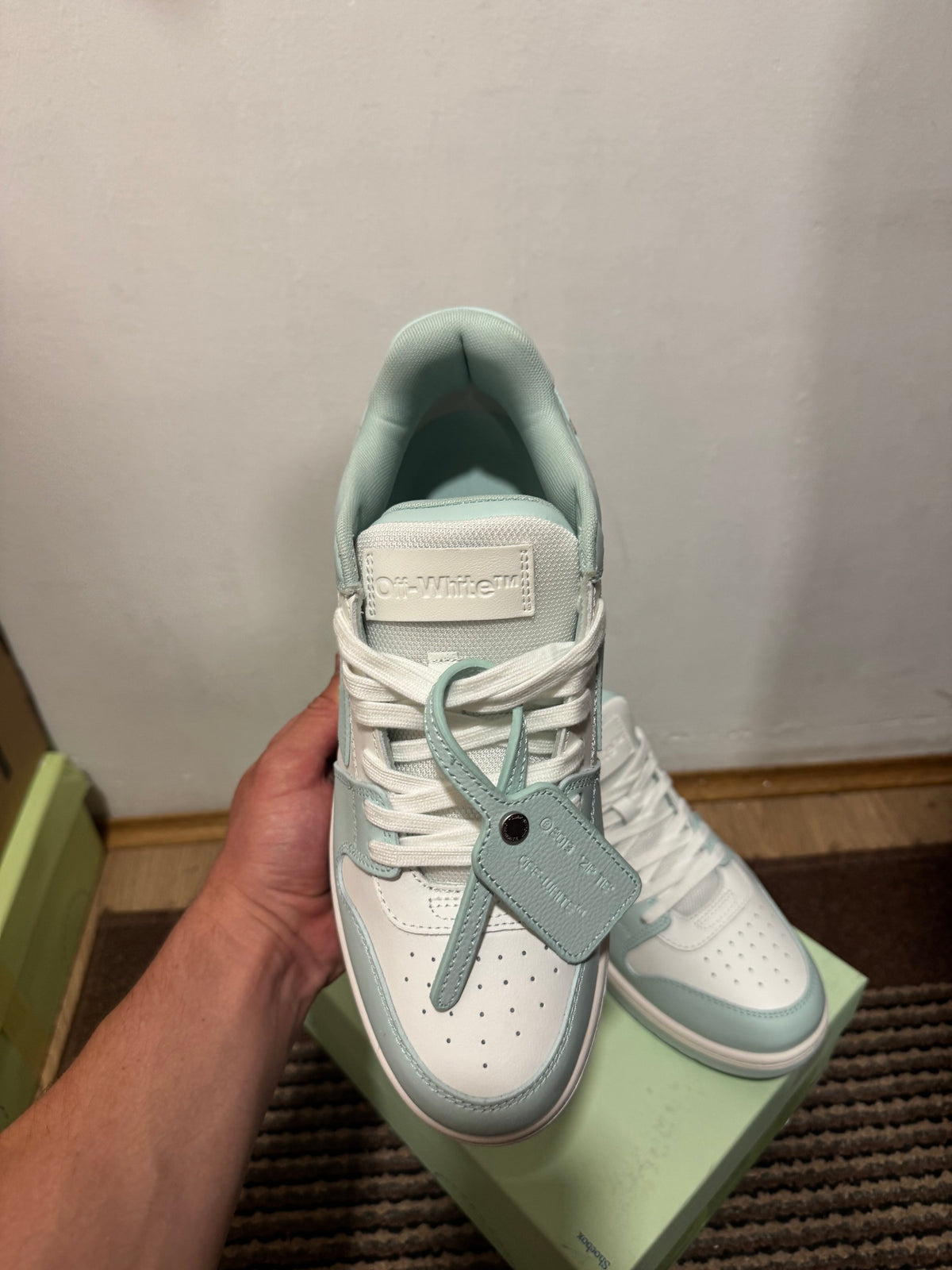 Off White Out of Office Broj 44(Odmah dostupno)