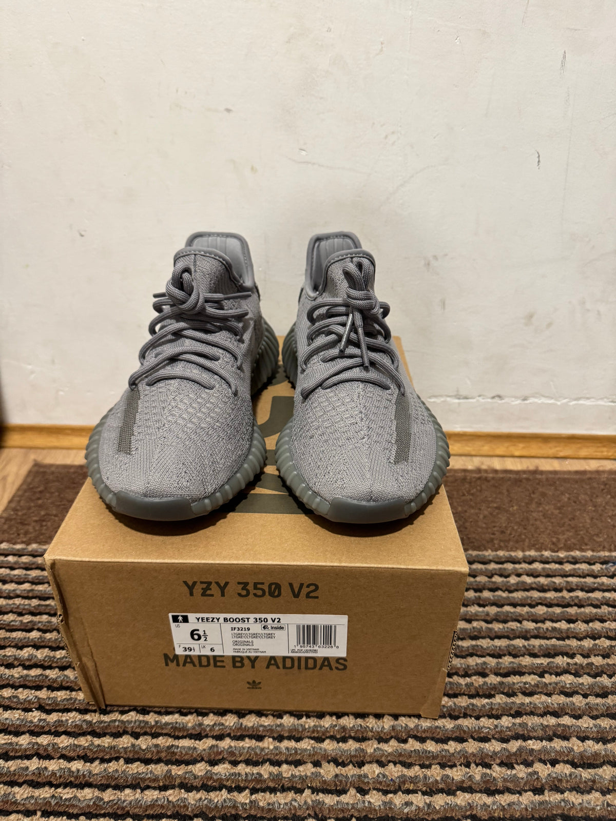 Yeezy 350 Wolf Grey Broj 39(Odmah dostupno)