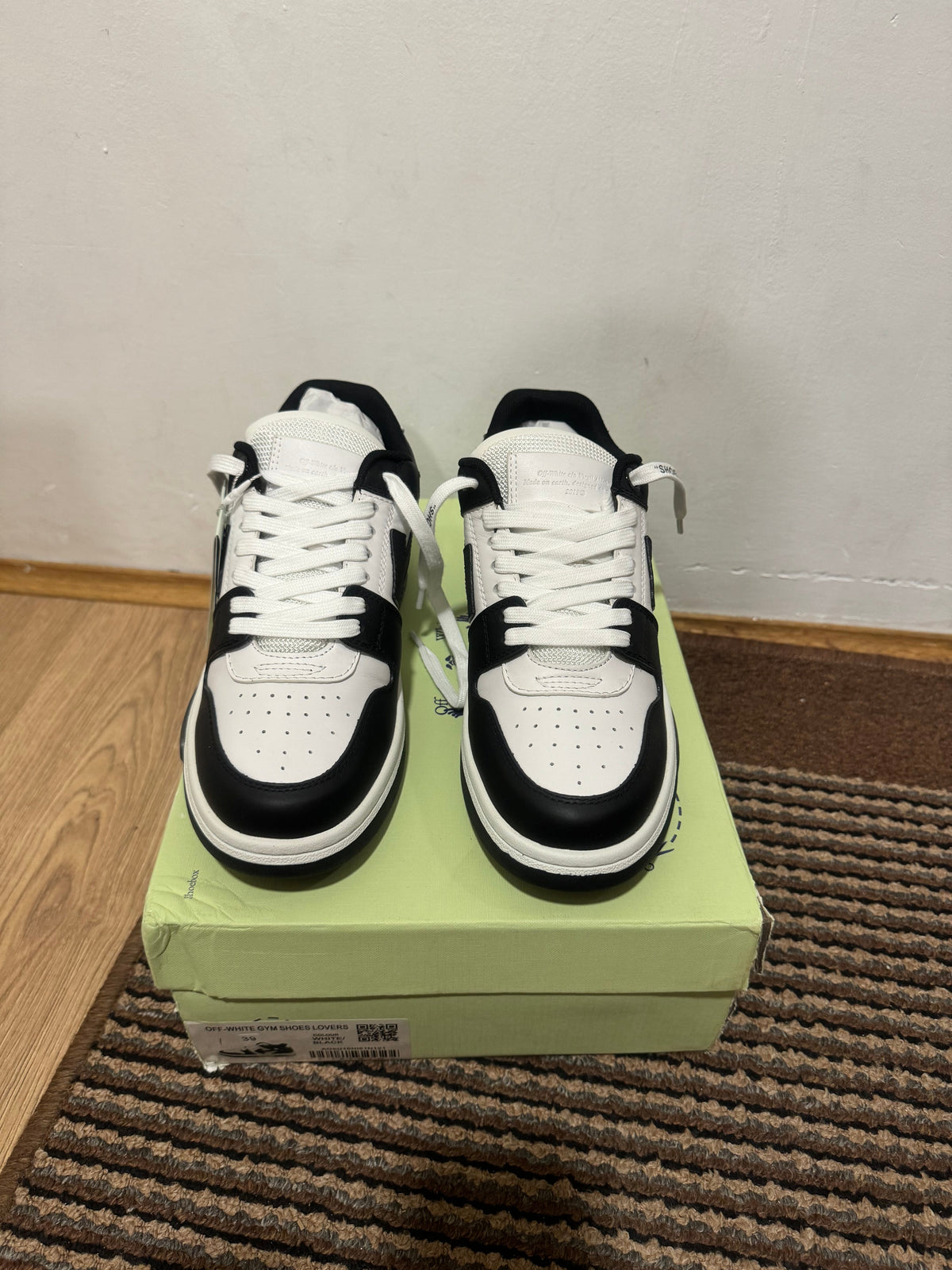 Off White Out of Office Broj 39,45(Odmah dostupno)