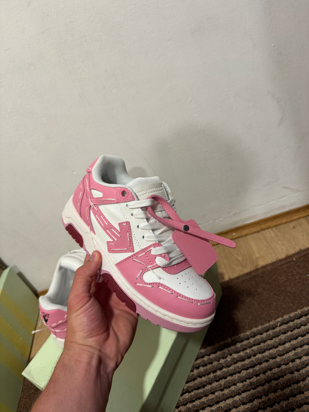 Off White Out of Office Broj 37(Odmah dostupno)