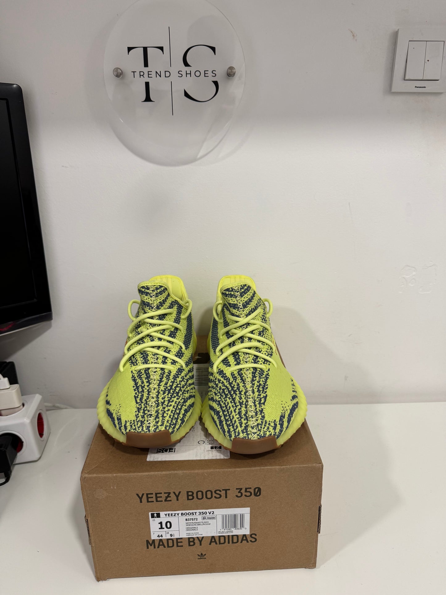 (Odmah Dostupno) Yeezy Semi Frozen Yellow Broj 44