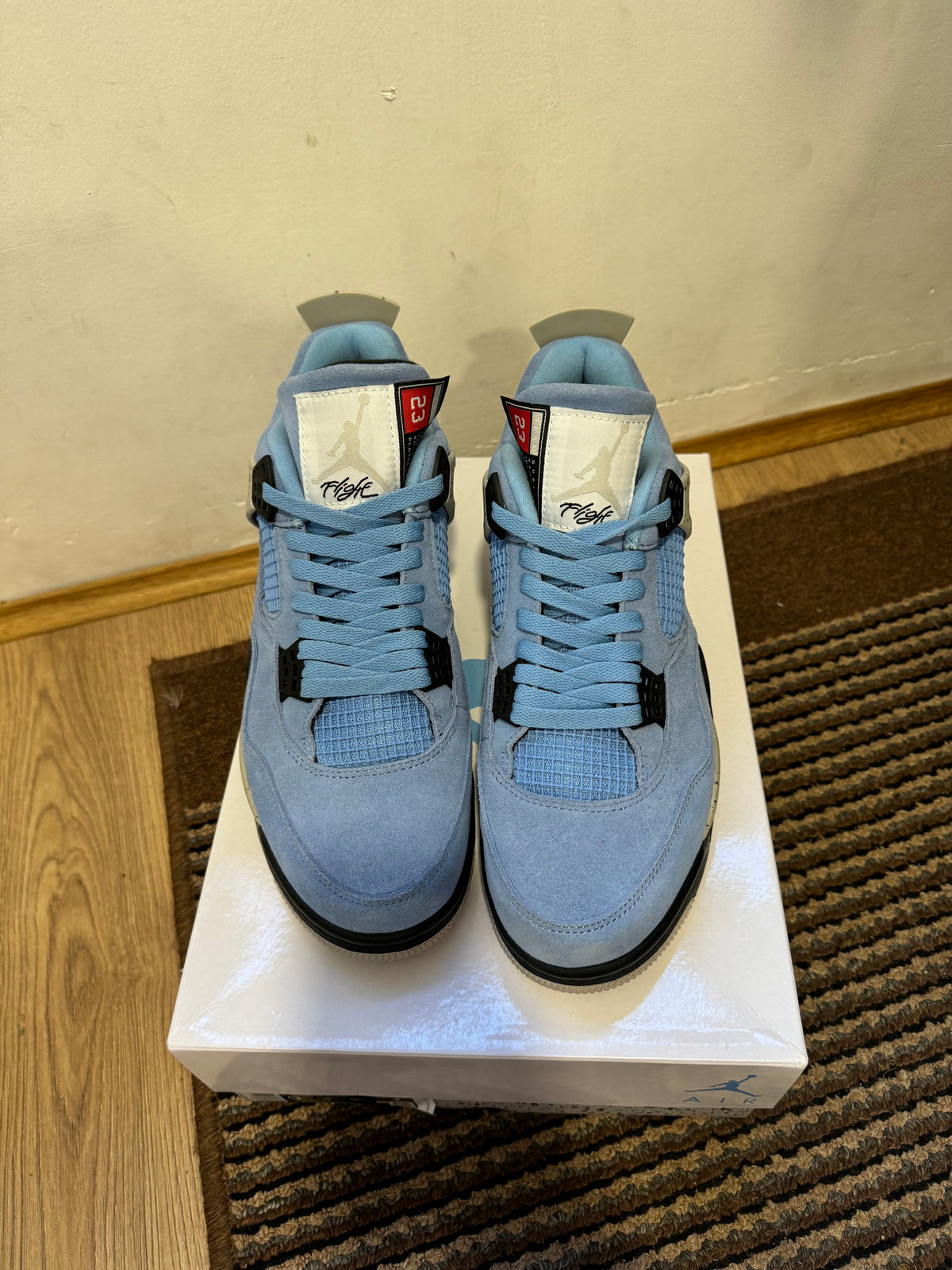 Jordan 4 University Blue Broj 39(Odmah dostupno)
