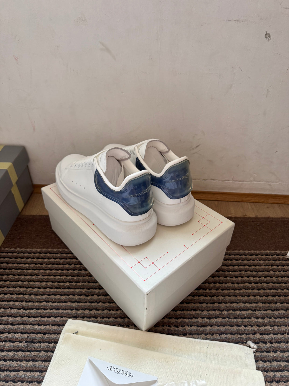 Alexander McQueen Broj 44(Odmah Dostupno)