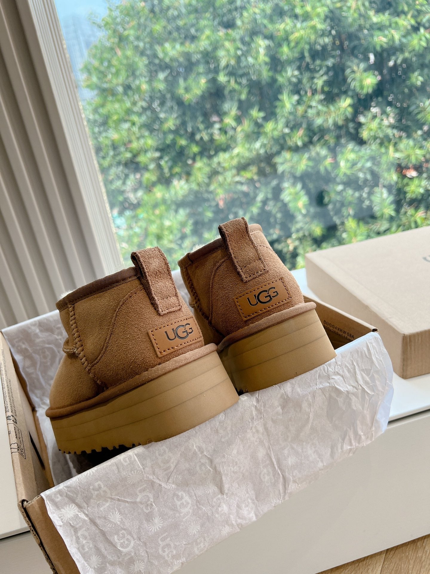 UGG