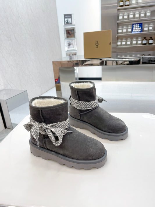 Ugg classic mini