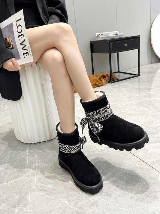 Ugg classic mini