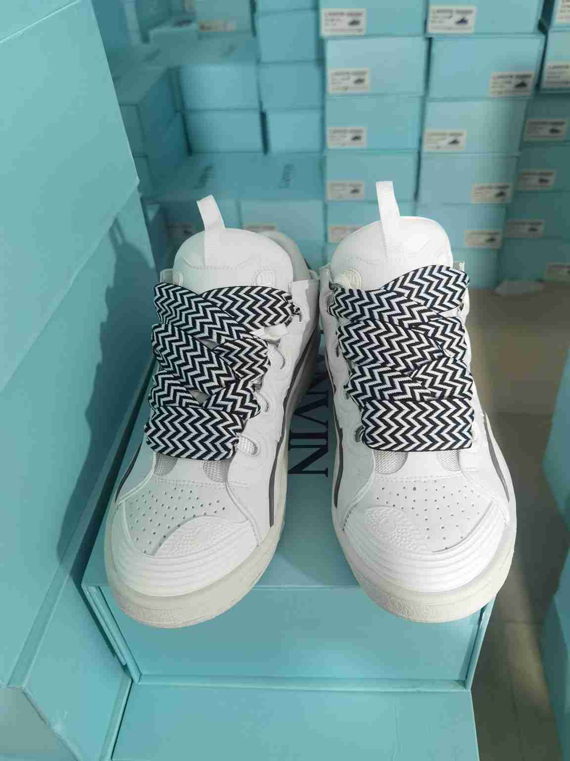 Lanvin Curb