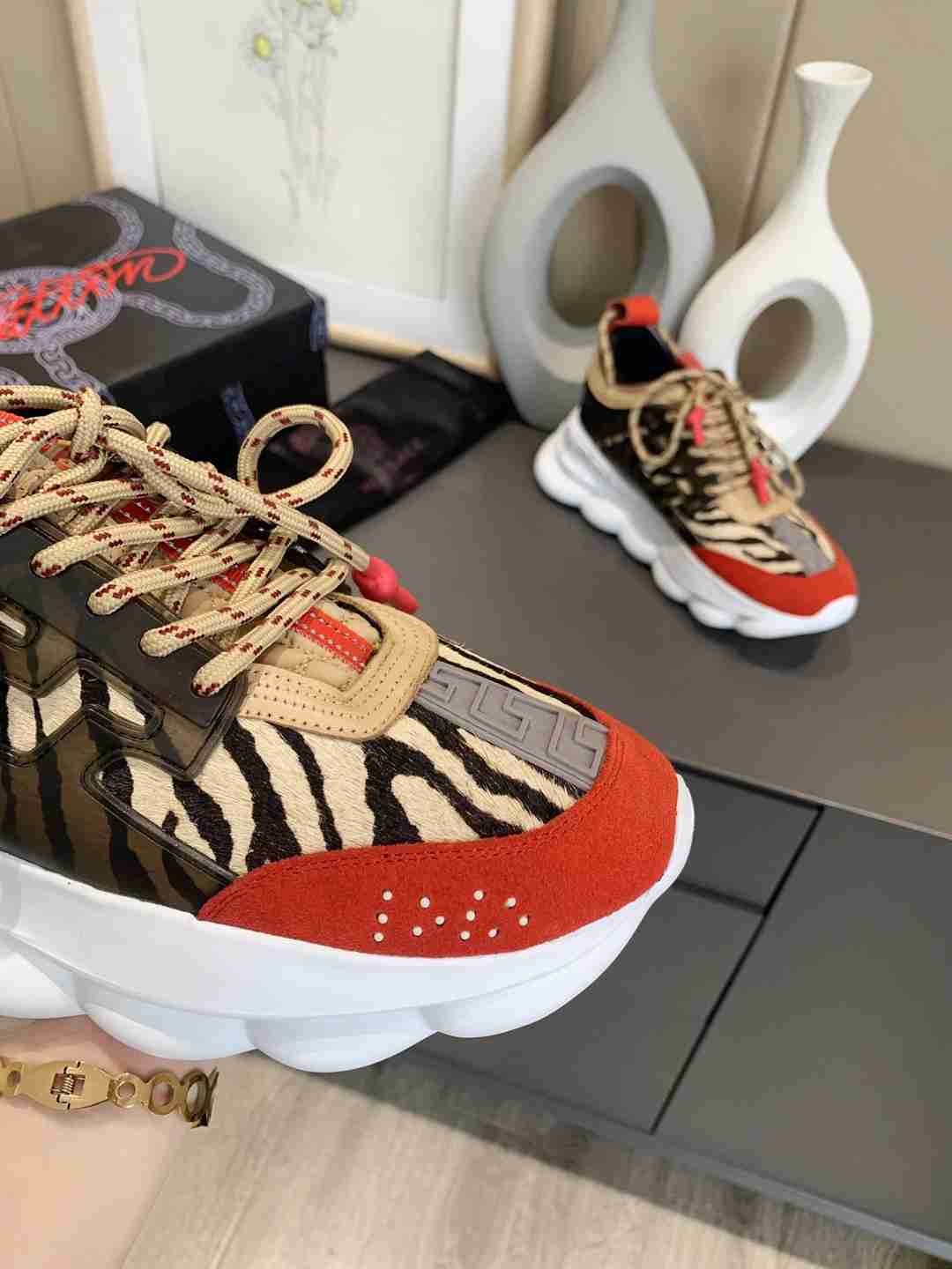 Versace Chain Reaction